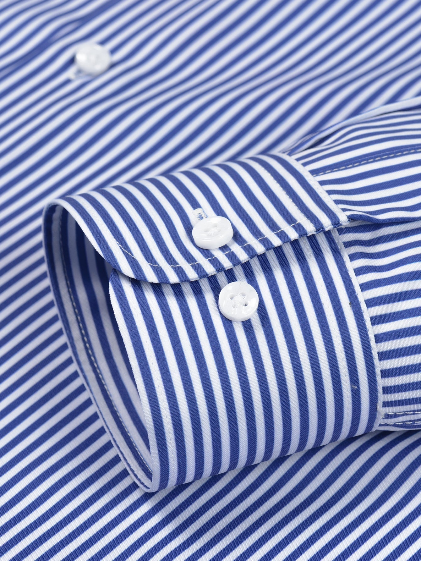 CAMICIA A MANICHE LUNGHE A RIGHE CON BOTTONI & PANTALONI SLIM FIT A GAMBA AFFUSOLATA