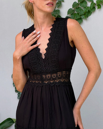 ALYSSA™ | Abito Midi Senza Maniche con Scollo a V e Raffinati Dettagli in Pizzo