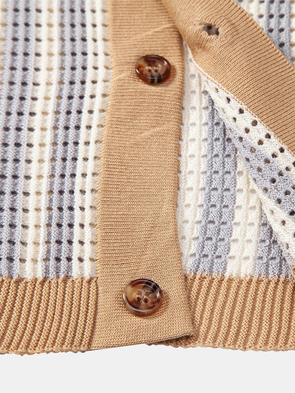 CAMICIA A RIGHE CON OCCHIELLI ALL'UNCINETTO E PANTALONI DI LINO CON GAMBA DRITTA