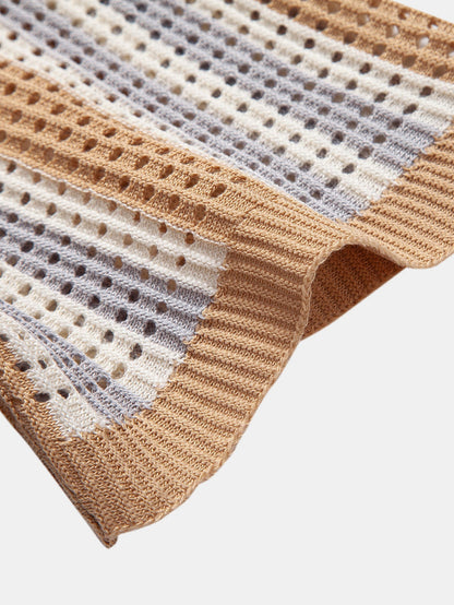 CAMICIA A RIGHE CON OCCHIELLI ALL'UNCINETTO E PANTALONI DI LINO CON GAMBA DRITTA