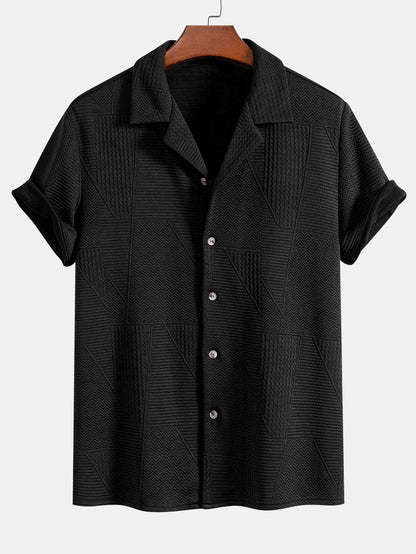 STILE GEOMETRICO: CAMICIA CUBANA A MANICHE CORTE CON TEXTURA GEOMETRICA